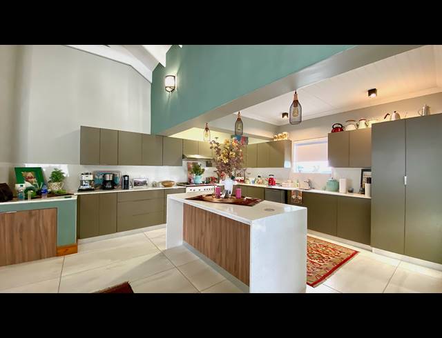 3 BEDROOM FREEHOLD FOR SALE IN PORT OWEN